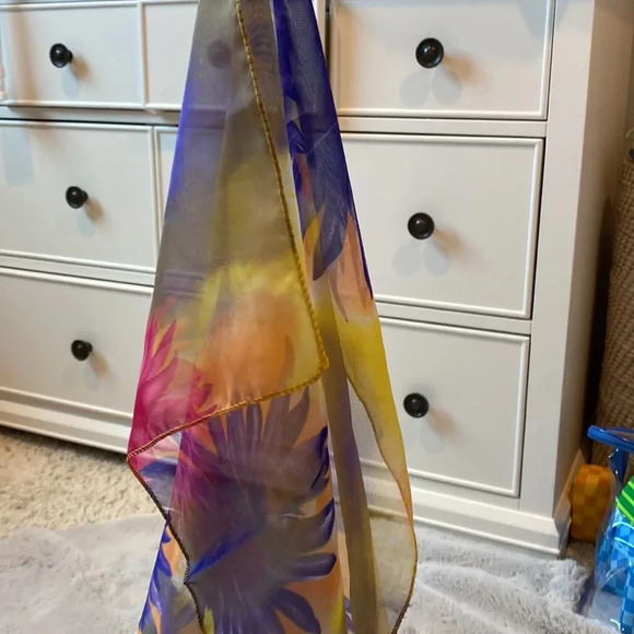 Floral printed sheer scarf/handkerchief - Picture 3 of 5